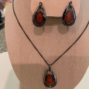 Beautiful necklace and earrings (pierced)